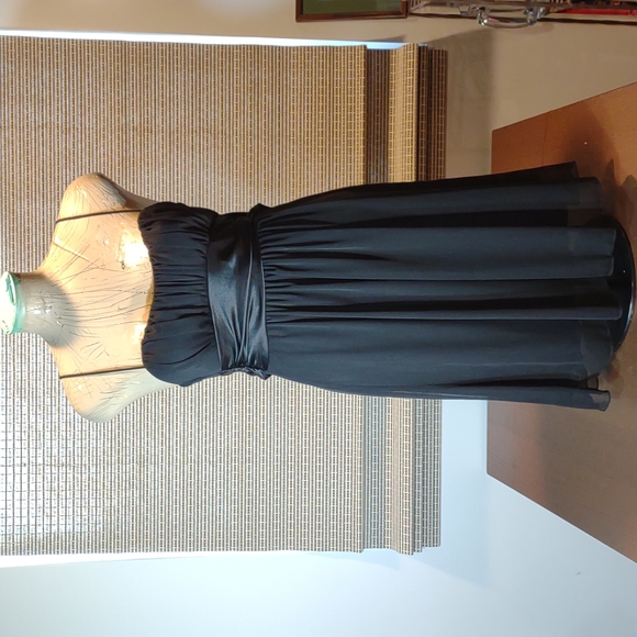 Speechless Dresses & Skirts - Senseous Spaghetti Strap Cocktail Evening Dress by SPEECHLESS. SIZE 6/8